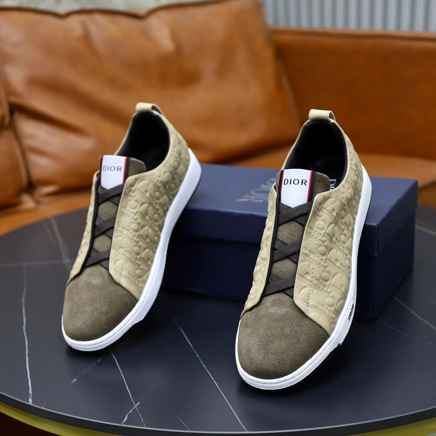 Ex-factory price: 442💰🙅‍♂️🙅‍♂️🙅‍♂️ Brand: Dior DIOR Standard code: 38-44 (45 customized) Grade: Same as the official website Material: Original leather splicing, comfortable and breathable lining, original wear-resistant outsole Style category: Men's fashionable casual shoes, running shoes, noble luxury brand elements, top luxury Color: actual picture color